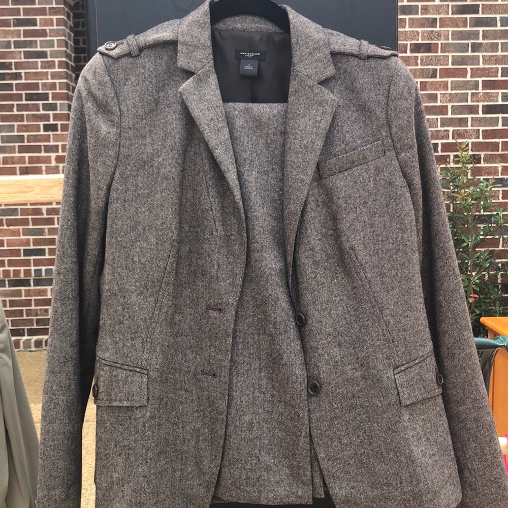 Ann Taylor Women’s Suit Size 6